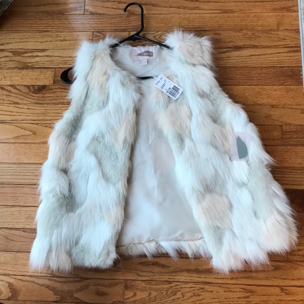 FOREVER 21 Contemporary Faux Fur Vest Ivory/ Peach